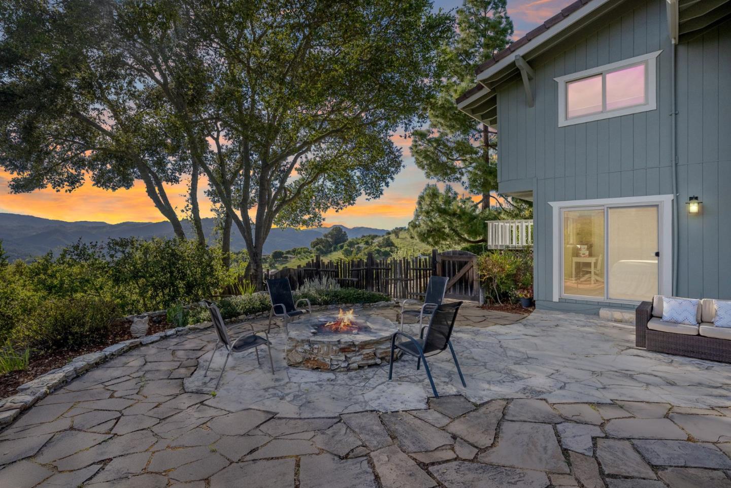 Detail Gallery Image 3 of 100 For 31475 via Las Rosas, Carmel Valley,  CA 93924 - 3 Beds | 2/1 Baths