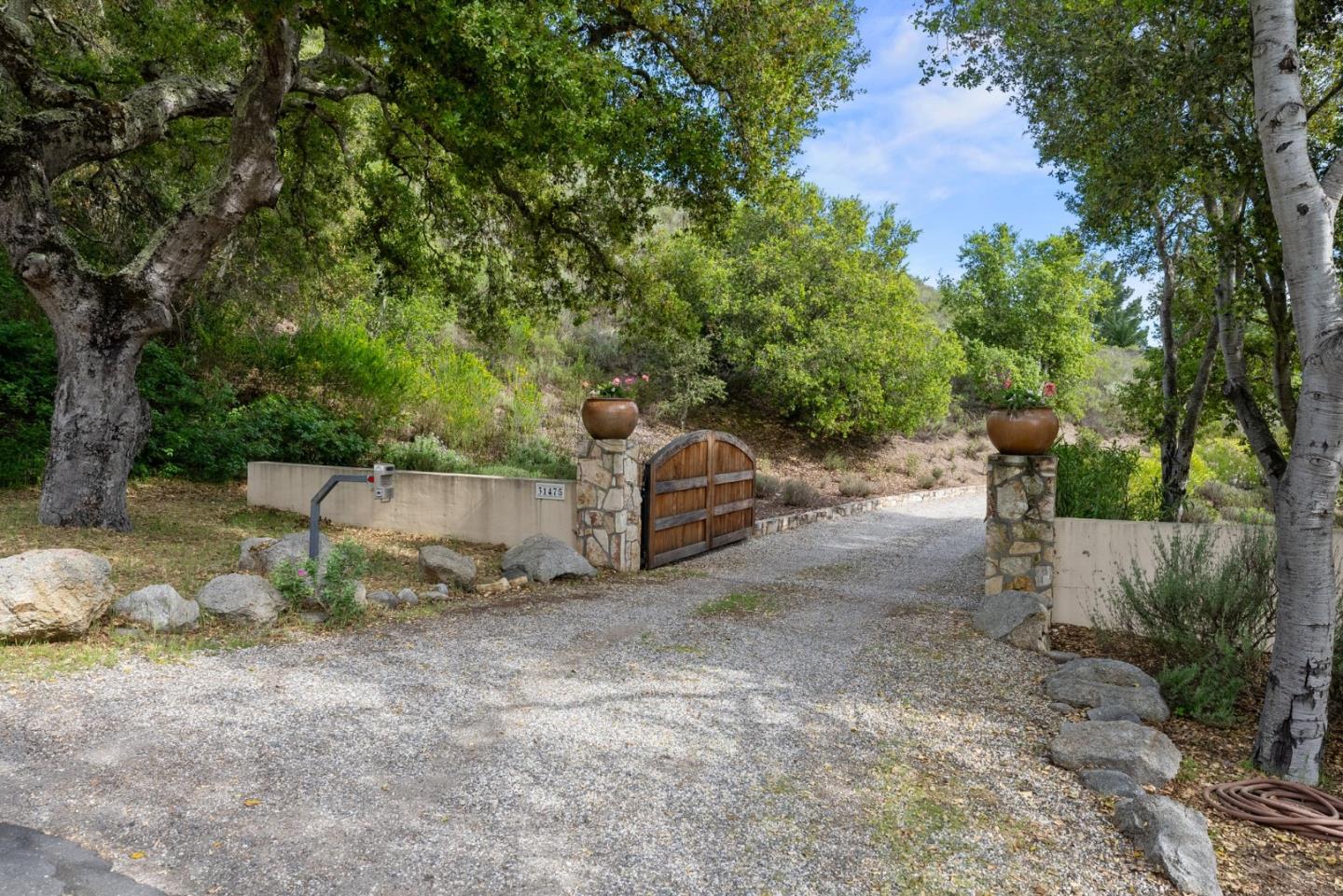 Detail Gallery Image 6 of 100 For 31475 via Las Rosas, Carmel Valley,  CA 93924 - 3 Beds | 2/1 Baths