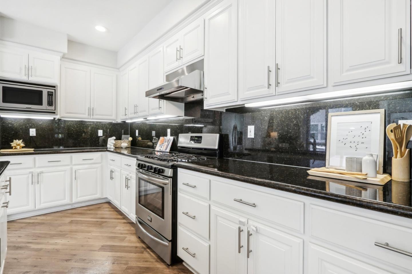 Detail Gallery Image 10 of 32 For 123 Incense Ter, Sunnyvale,  CA 94086 - 2 Beds | 2/1 Baths