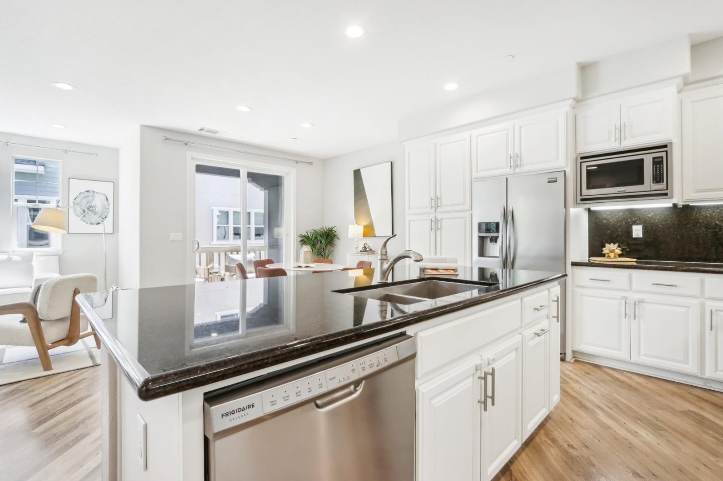 Detail Gallery Image 11 of 32 For 123 Incense Ter, Sunnyvale,  CA 94086 - 2 Beds | 2/1 Baths
