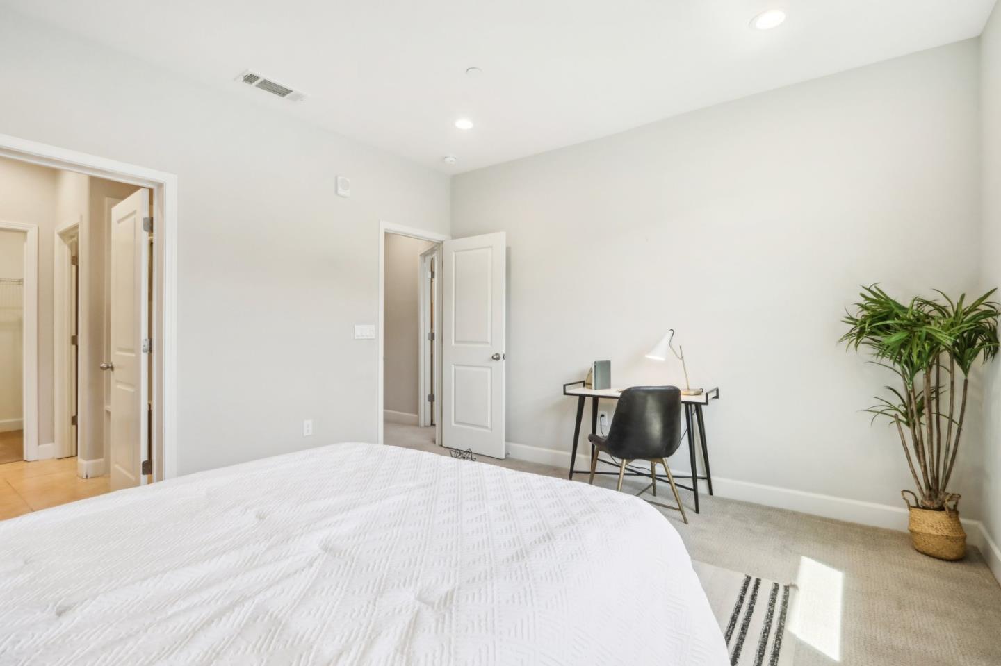 Detail Gallery Image 14 of 32 For 123 Incense Ter, Sunnyvale,  CA 94086 - 2 Beds | 2/1 Baths