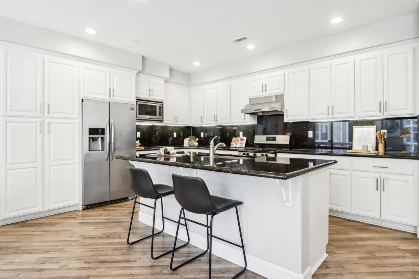 Detail Gallery Image 9 of 32 For 123 Incense Ter, Sunnyvale,  CA 94086 - 2 Beds | 2/1 Baths