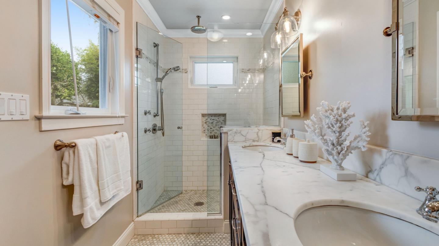 Detail Gallery Image 24 of 39 For 1534 White Oak Way, San Carlos,  CA 94070 - 3 Beds | 2 Baths