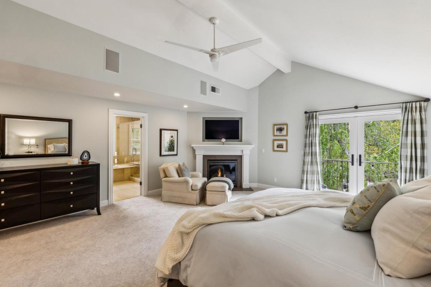 Detail Gallery Image 28 of 69 For 14024 Camino Barco, Saratoga,  CA 95070 - 4 Beds | 4 Baths
