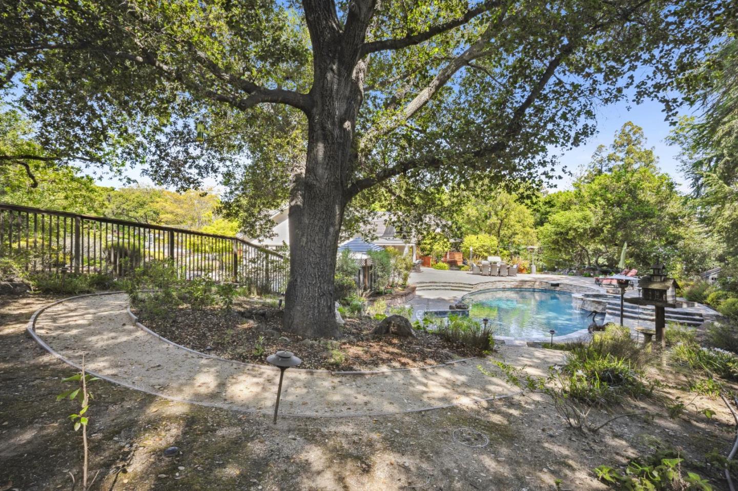 Detail Gallery Image 43 of 69 For 14024 Camino Barco, Saratoga,  CA 95070 - 4 Beds | 4 Baths