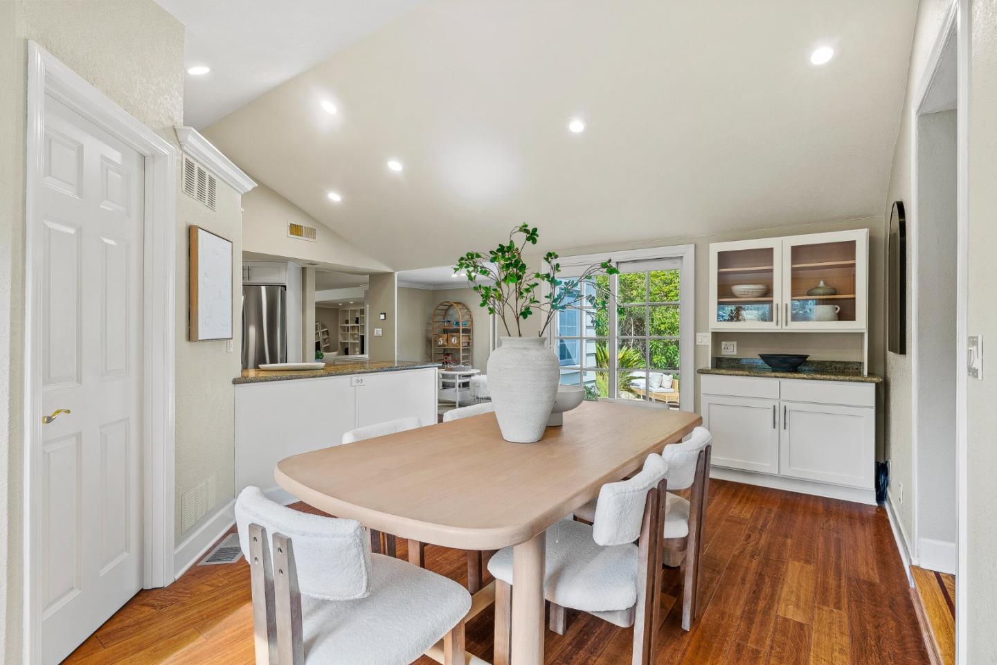 Detail Gallery Image 11 of 35 For 15976 Linda Ave, Los Gatos,  CA 95032 - 4 Beds | 3/1 Baths