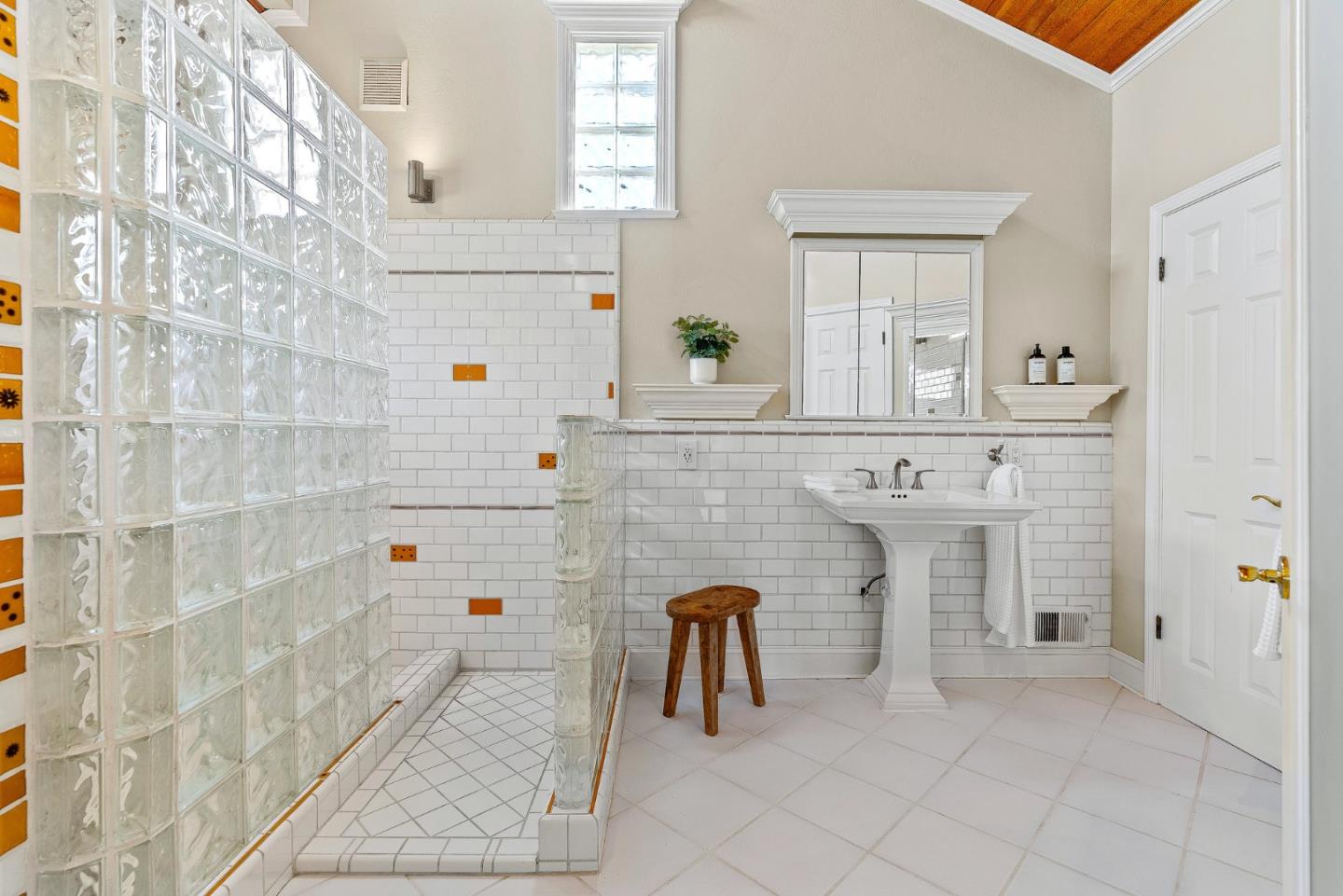 Detail Gallery Image 14 of 35 For 15976 Linda Ave, Los Gatos,  CA 95032 - 4 Beds | 3/1 Baths