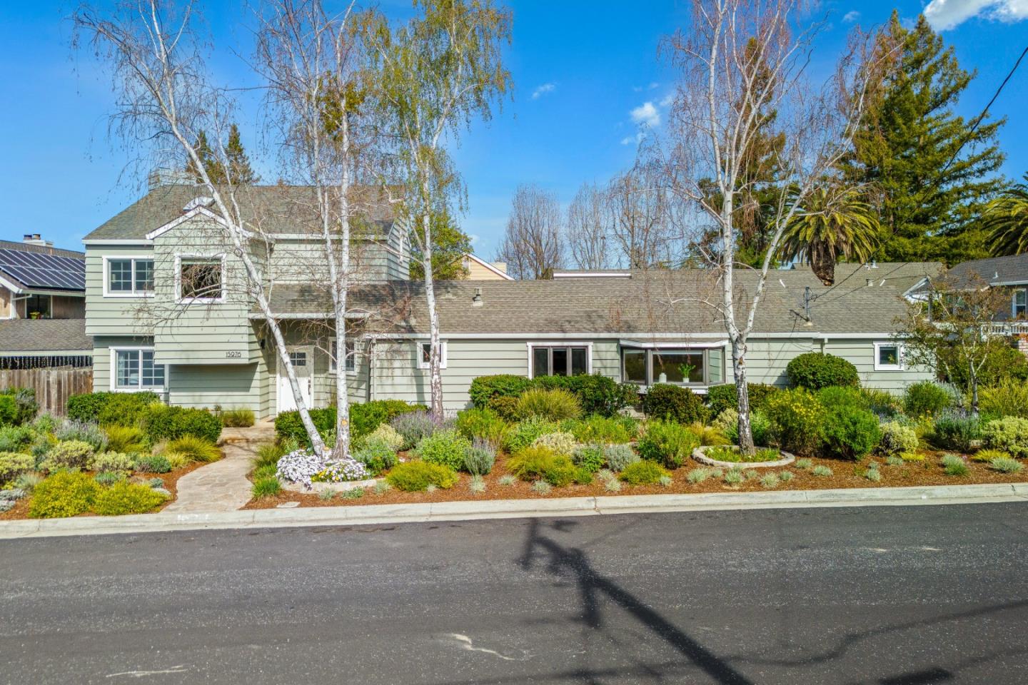 Detail Gallery Image 2 of 35 For 15976 Linda Ave, Los Gatos,  CA 95032 - 4 Beds | 3/1 Baths