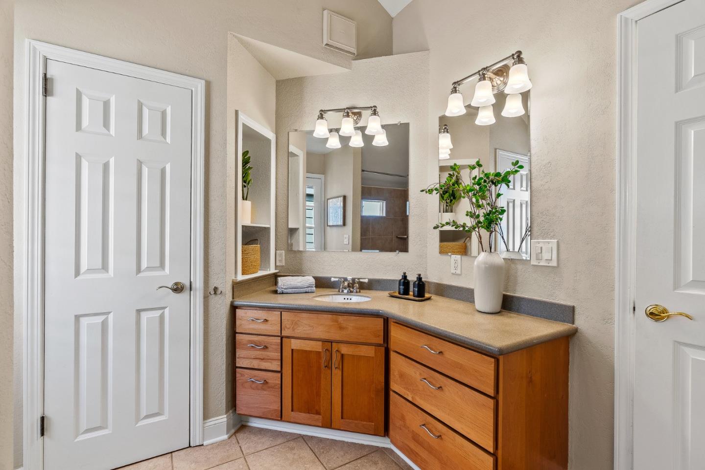 Detail Gallery Image 20 of 35 For 15976 Linda Ave, Los Gatos,  CA 95032 - 4 Beds | 3/1 Baths