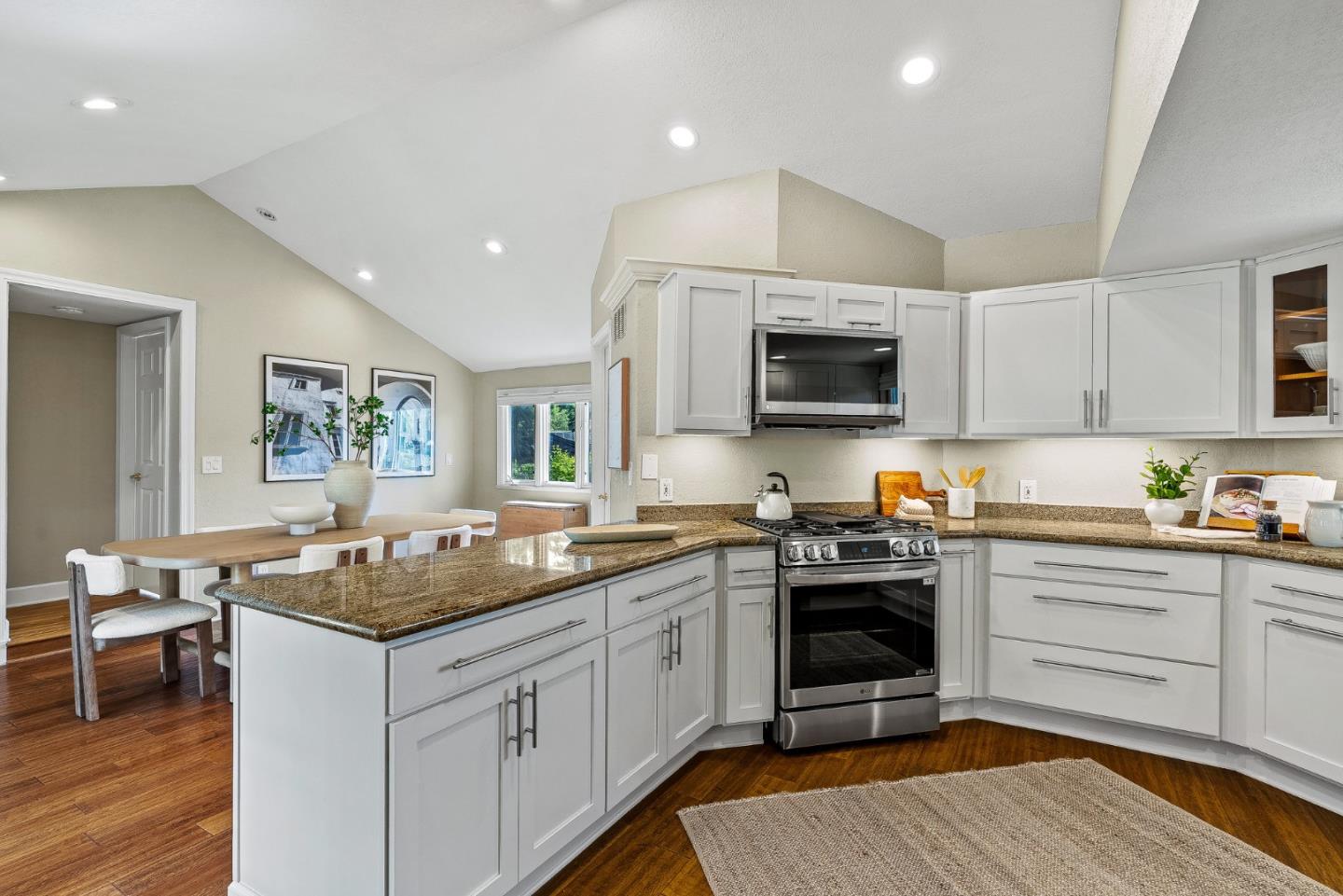 Detail Gallery Image 8 of 35 For 15976 Linda Ave, Los Gatos,  CA 95032 - 4 Beds | 3/1 Baths