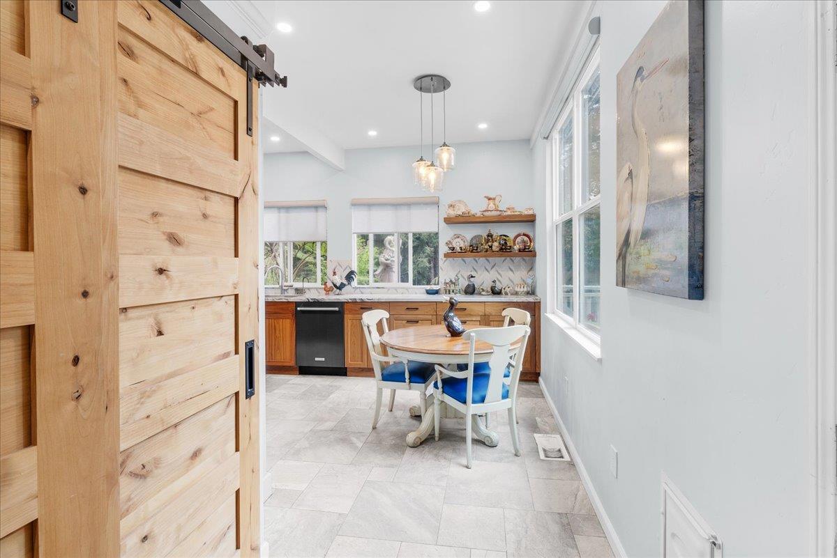 Detail Gallery Image 5 of 29 For 1711 Trout Gulch Rd, Aptos,  CA 95003 - 4 Beds | 3 Baths