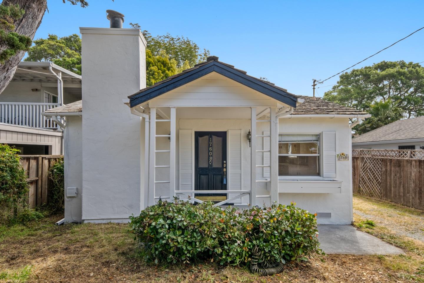 Detail Gallery Image 2 of 32 For 1760 48th Ave, Capitola,  CA 95010 - 2 Beds | 1 Baths