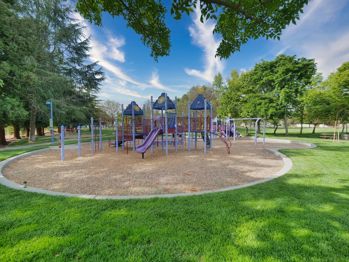Detail Gallery Image 119 of 133 For 2248 Oakland Ave, Pleasanton,  CA 94588 - 5 Beds | 2/1 Baths