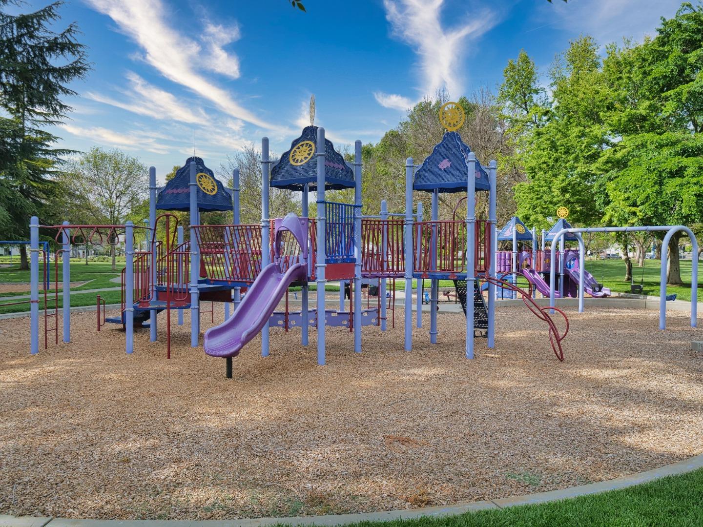 Detail Gallery Image 120 of 133 For 2248 Oakland Ave, Pleasanton,  CA 94588 - 5 Beds | 2/1 Baths
