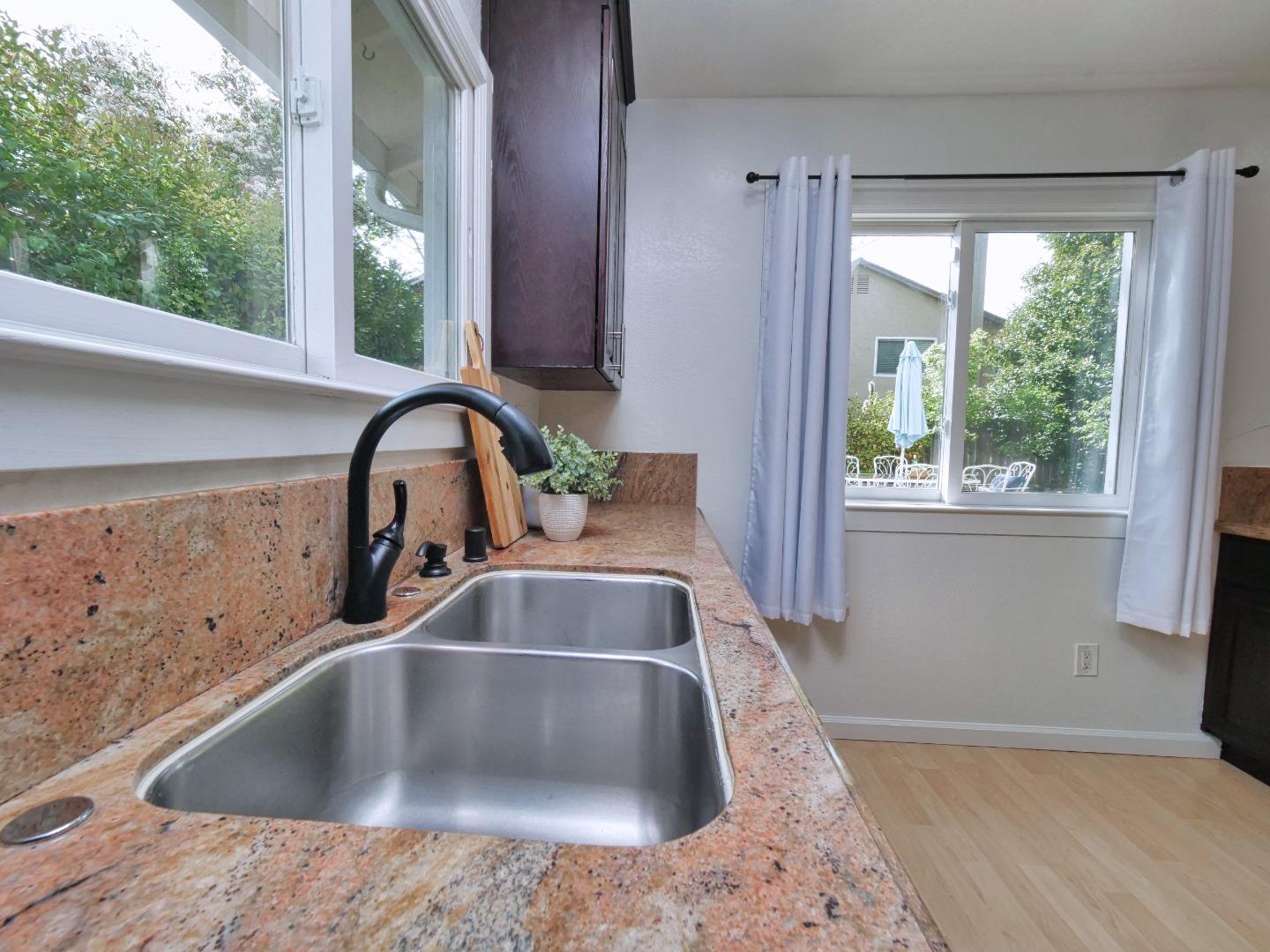 Detail Gallery Image 77 of 133 For 2248 Oakland Ave, Pleasanton,  CA 94588 - 5 Beds | 2/1 Baths