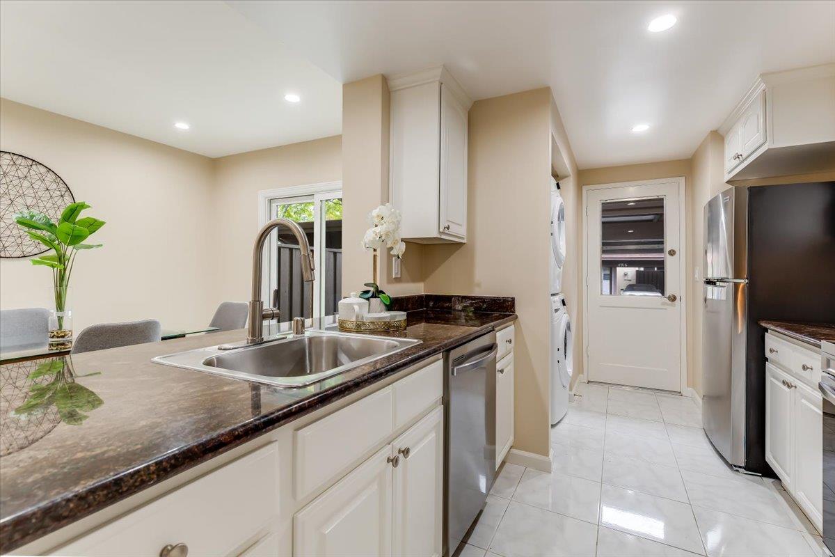Detail Gallery Image 4 of 18 For 4938 Poplar Ter, Campbell,  CA 95008 - 2 Beds | 1/1 Baths
