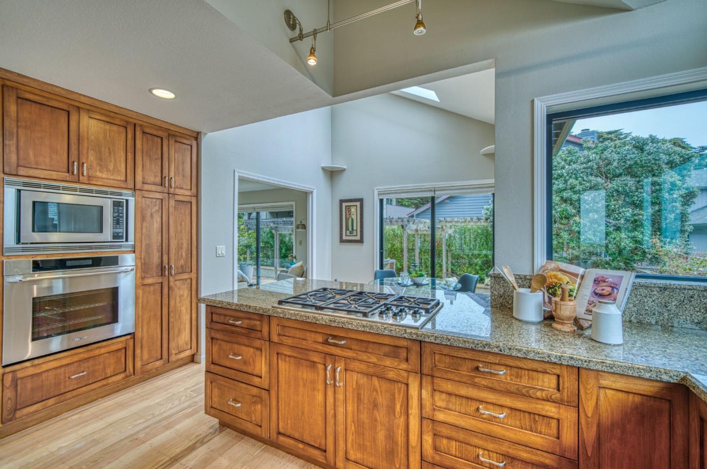 Detail Gallery Image 12 of 44 For 41 Julianna Ave, Moss Beach,  CA 94038 - 3 Beds | 2/1 Baths
