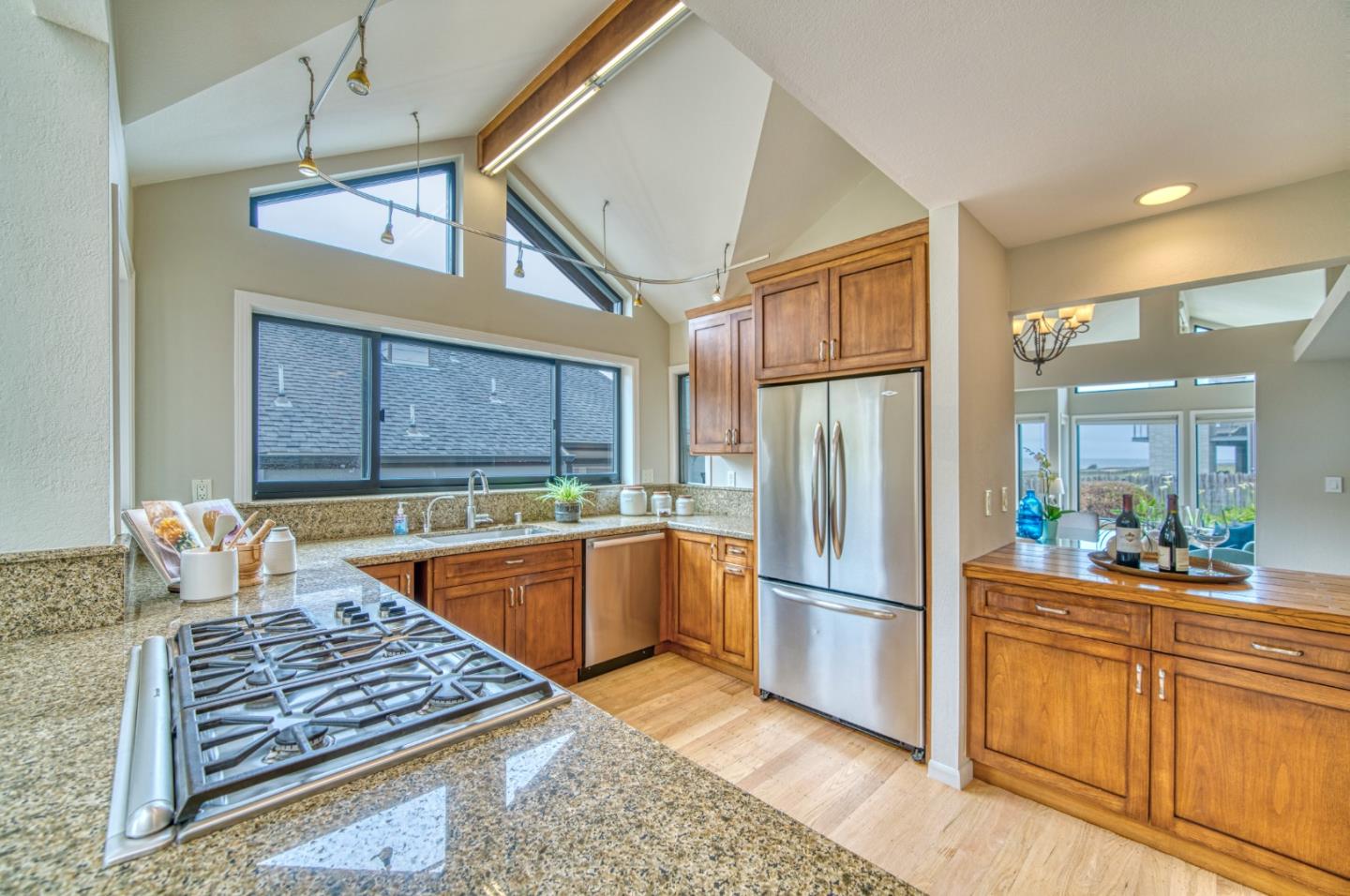 Detail Gallery Image 8 of 44 For 41 Julianna Ave, Moss Beach,  CA 94038 - 3 Beds | 2/1 Baths