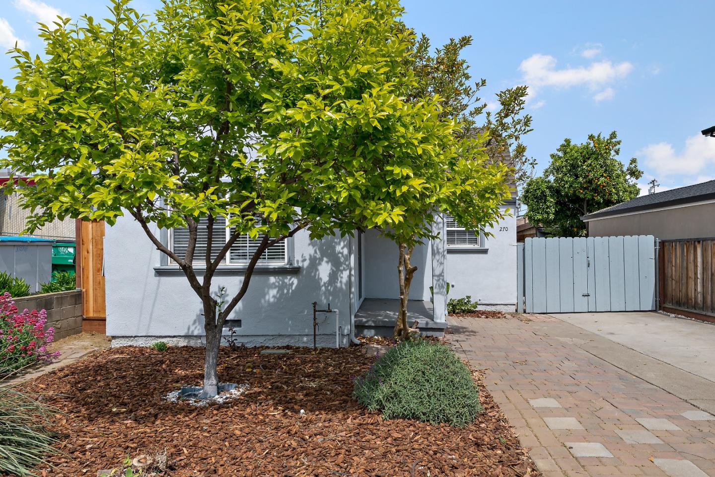 Detail Gallery Image 2 of 23 For 270 N 26th St, San Jose,  CA 95116 - 2 Beds | 2 Baths