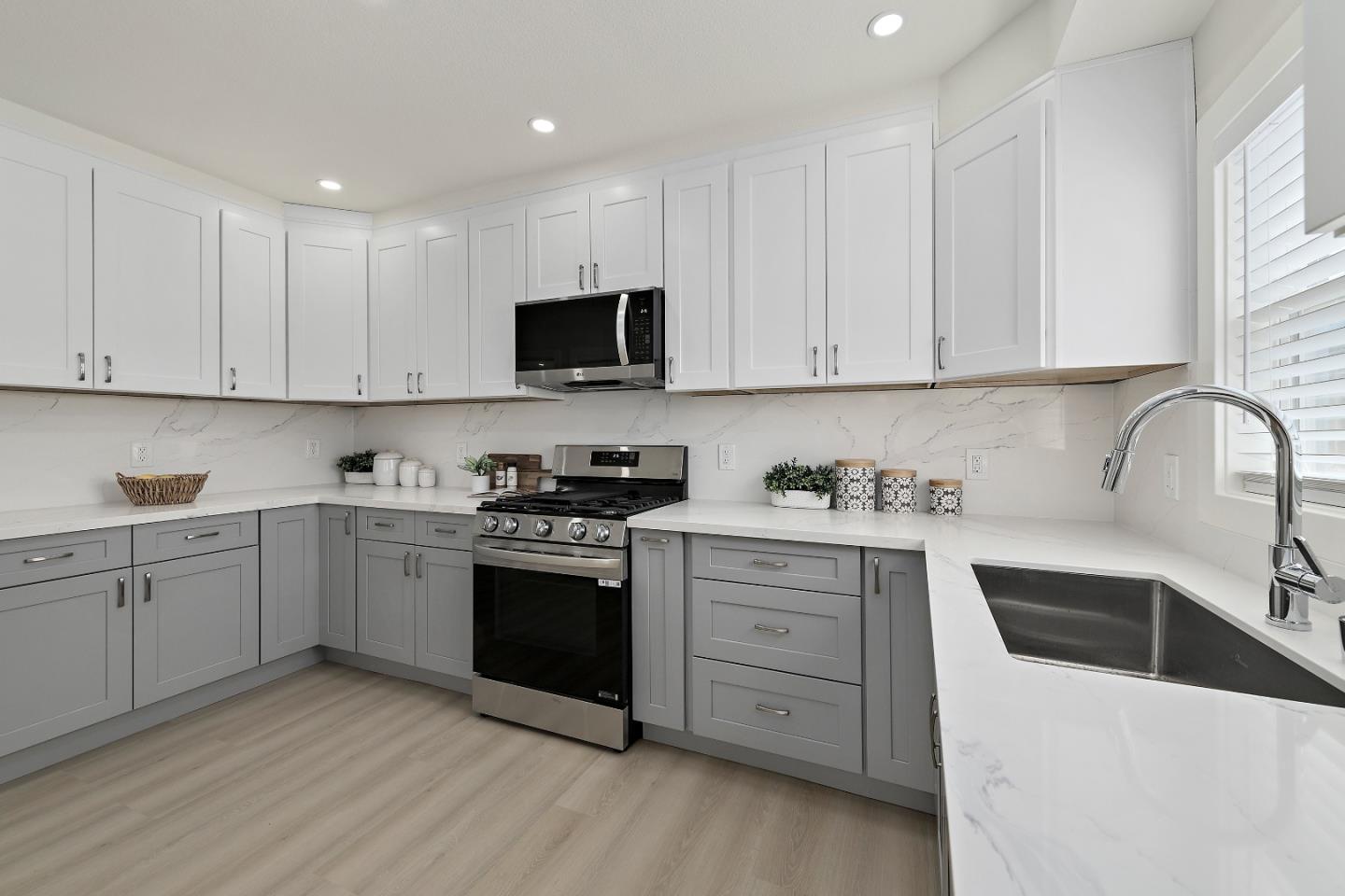 Detail Gallery Image 9 of 23 For 270 N 26th St, San Jose,  CA 95116 - 2 Beds | 2 Baths