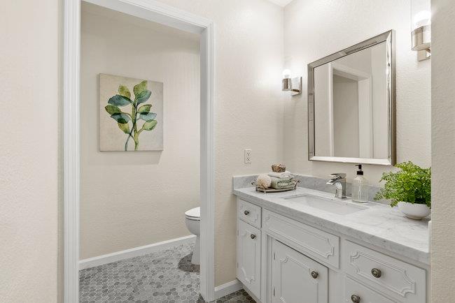 Detail Gallery Image 12 of 49 For 18400 Overlook Rd #19,  Los Gatos,  CA 95030 - 2 Beds | 2/1 Baths