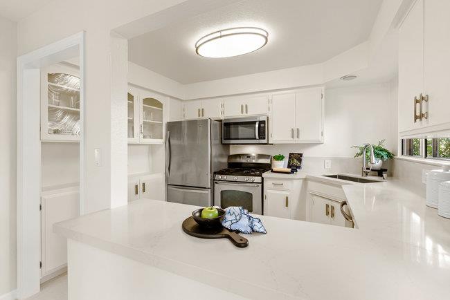 Detail Gallery Image 7 of 49 For 18400 Overlook Rd #19,  Los Gatos,  CA 95030 - 2 Beds | 2/1 Baths