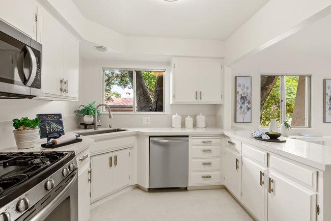Detail Gallery Image 8 of 49 For 18400 Overlook Rd #19,  Los Gatos,  CA 95030 - 2 Beds | 2/1 Baths