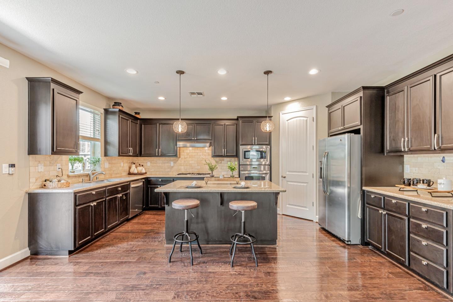 Detail Gallery Image 10 of 38 For 241 Wright Ave, Morgan Hill,  CA 95037 - 4 Beds | 2/1 Baths