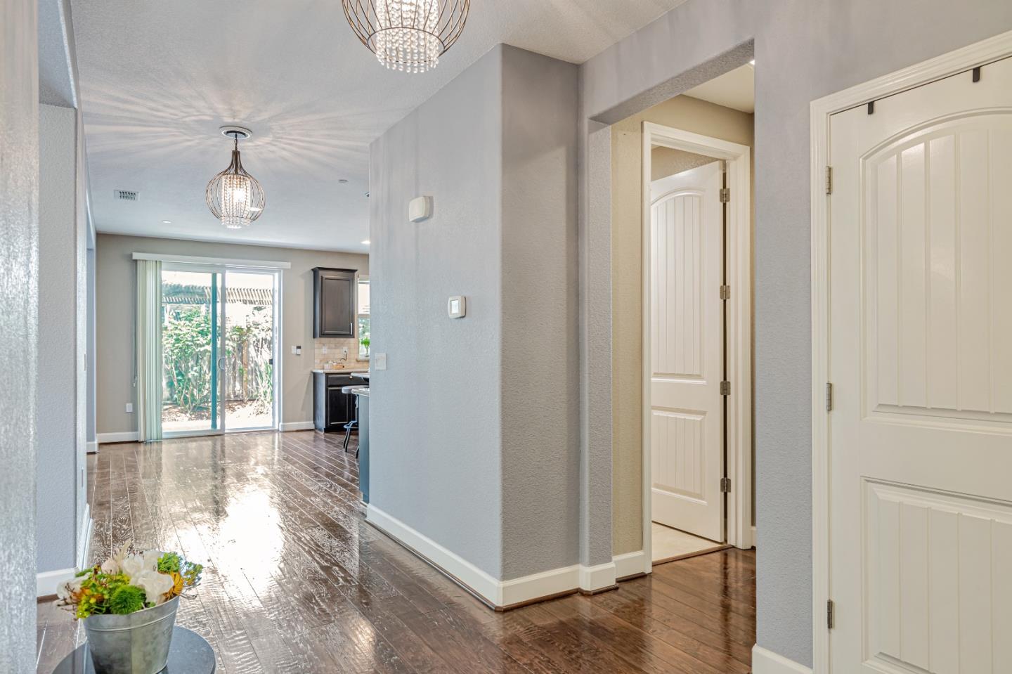 Detail Gallery Image 5 of 38 For 241 Wright Ave, Morgan Hill,  CA 95037 - 4 Beds | 2/1 Baths