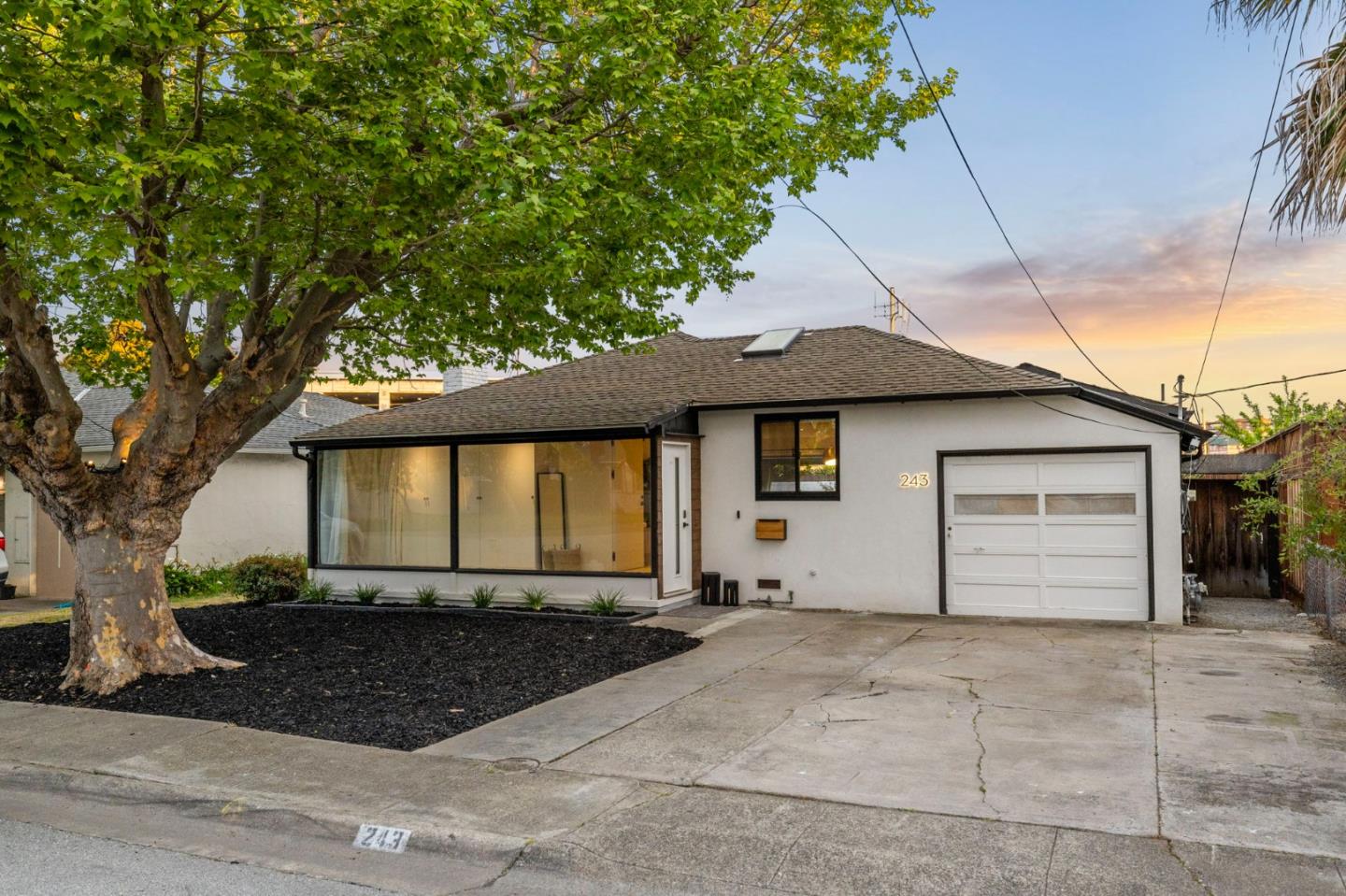 Detail Gallery Image 2 of 41 For 243 Aviador Ave, Millbrae,  CA 94030 - 2 Beds | 2 Baths