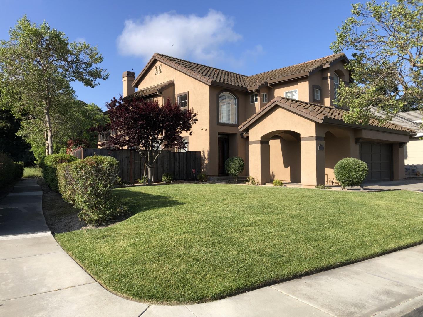 Detail Gallery Image 2 of 34 For 17588 River Run Rd, Salinas,  CA 93908 - 3 Beds | 3 Baths