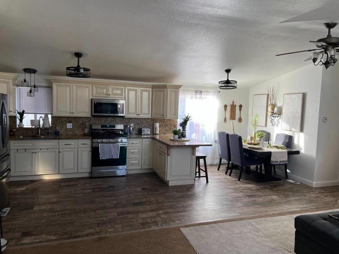 Detail Gallery Image 2 of 14 For 1624 S Highway #65,  Manteca,  CA 95336 - 3 Beds | 2 Baths