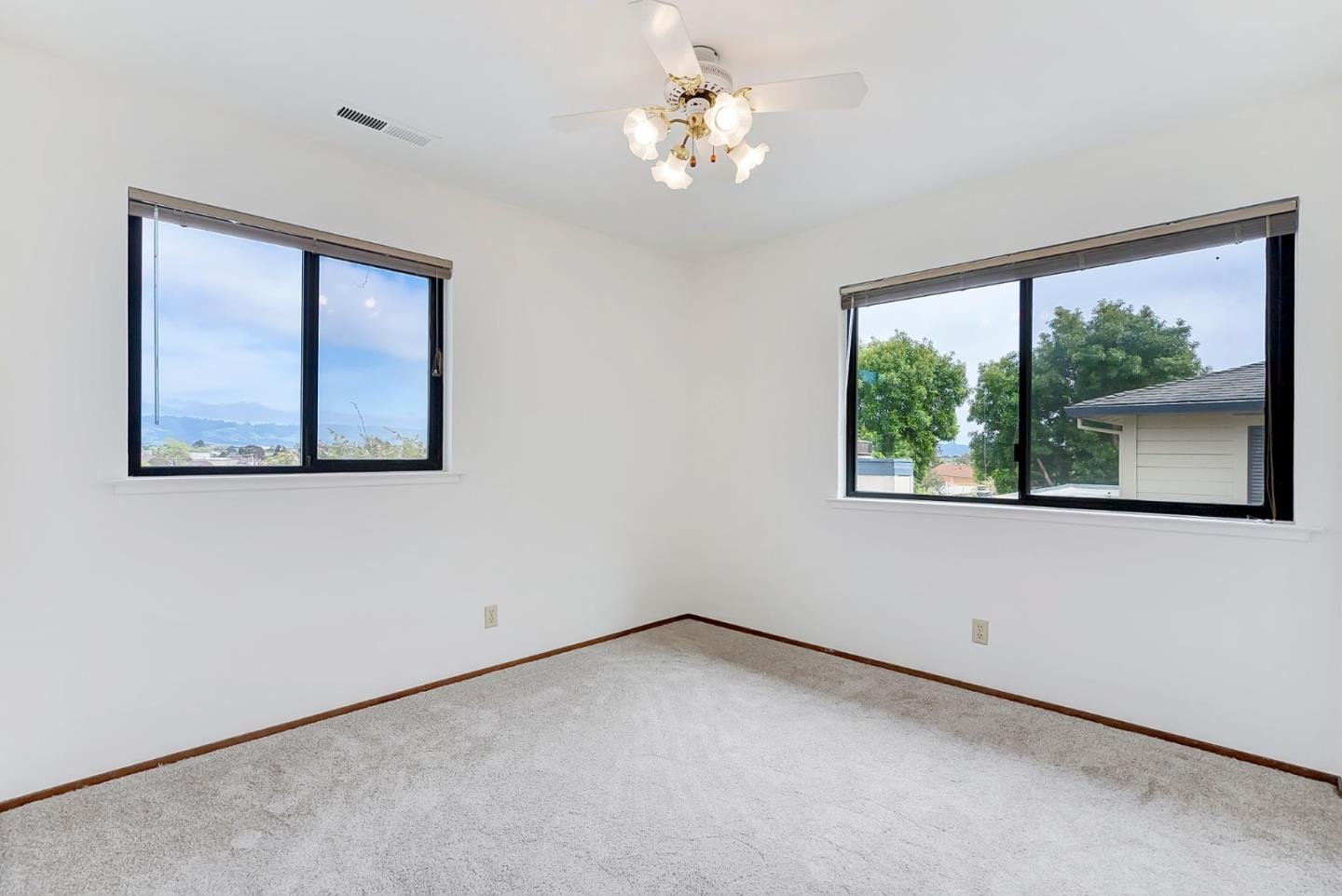 Detail Gallery Image 11 of 24 For 212-C Green Meadow Dr #C,  Watsonville,  CA 95076 - 3 Beds | 2/1 Baths