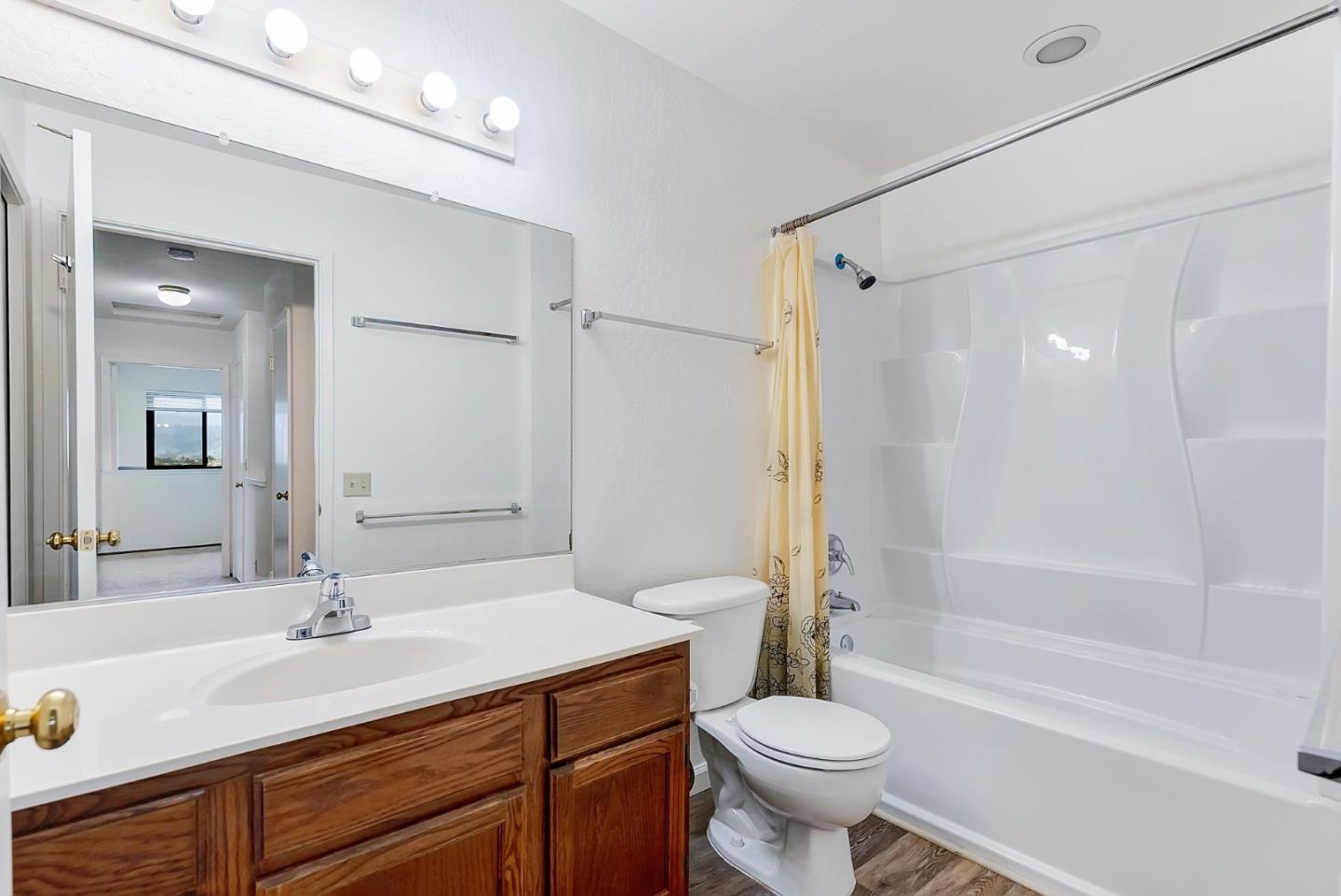 Detail Gallery Image 13 of 24 For 212-C Green Meadow Dr #C,  Watsonville,  CA 95076 - 3 Beds | 2/1 Baths
