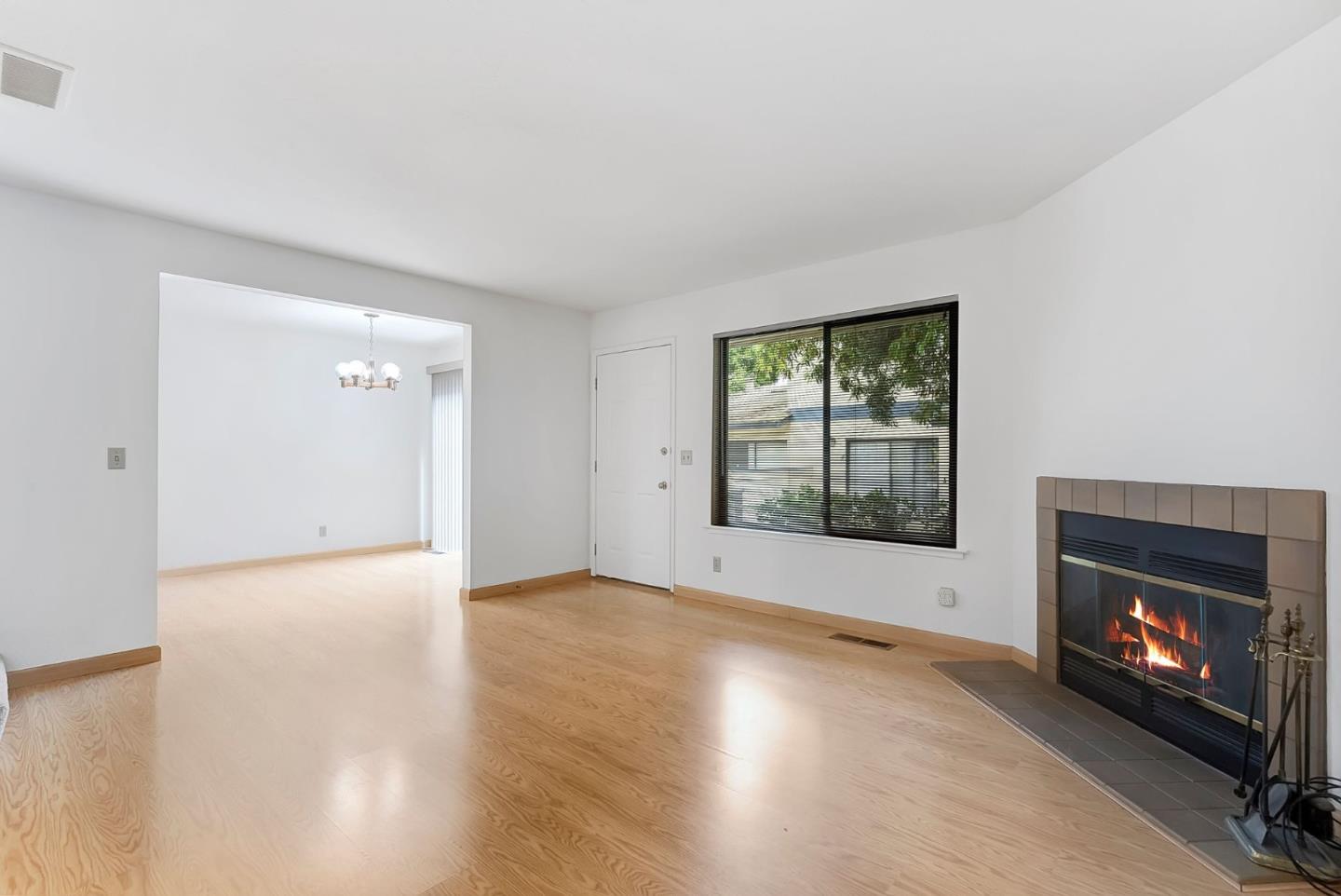 Detail Gallery Image 4 of 24 For 212-C Green Meadow Dr #C,  Watsonville,  CA 95076 - 3 Beds | 2/1 Baths