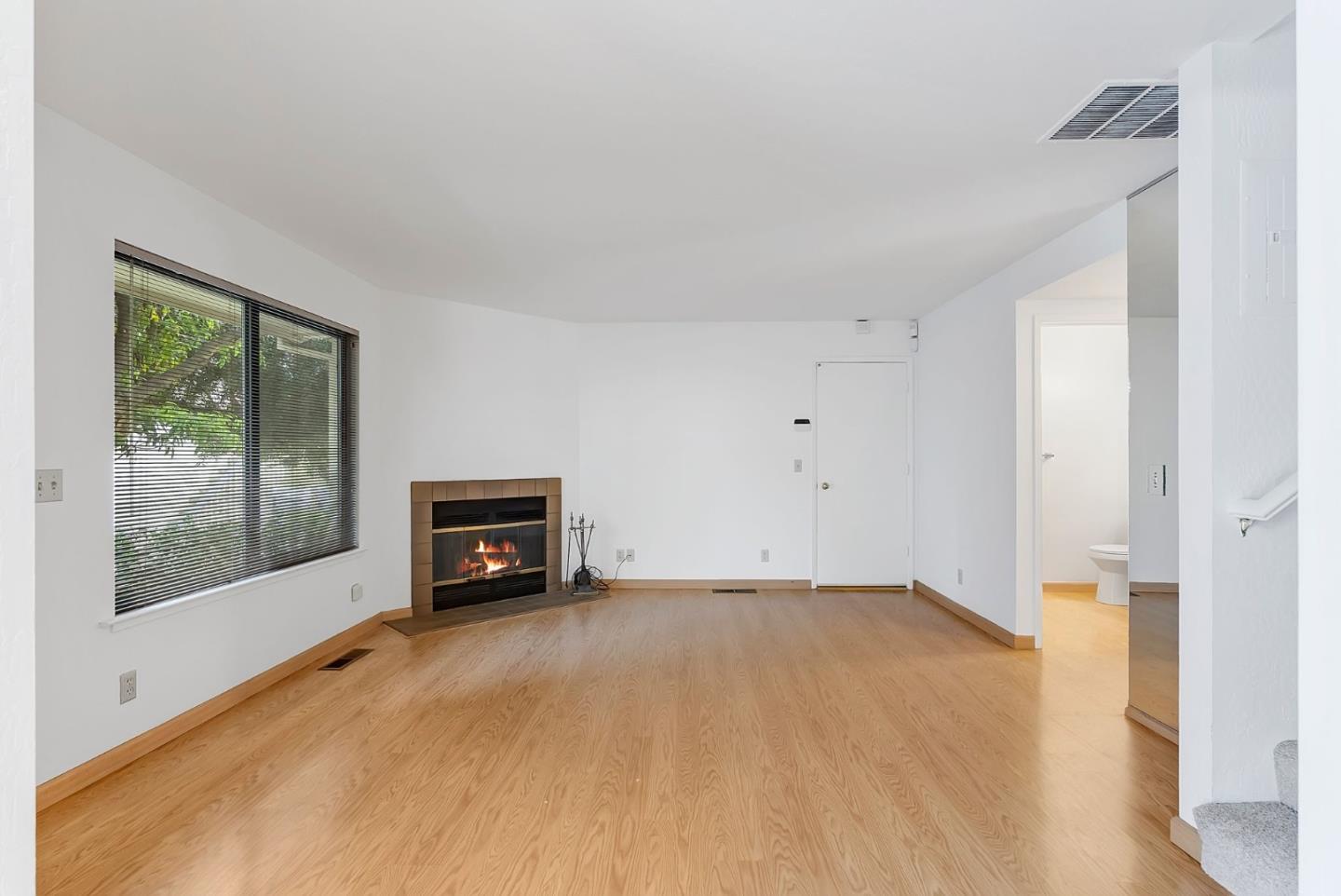 Detail Gallery Image 5 of 24 For 212-C Green Meadow Dr #C,  Watsonville,  CA 95076 - 3 Beds | 2/1 Baths