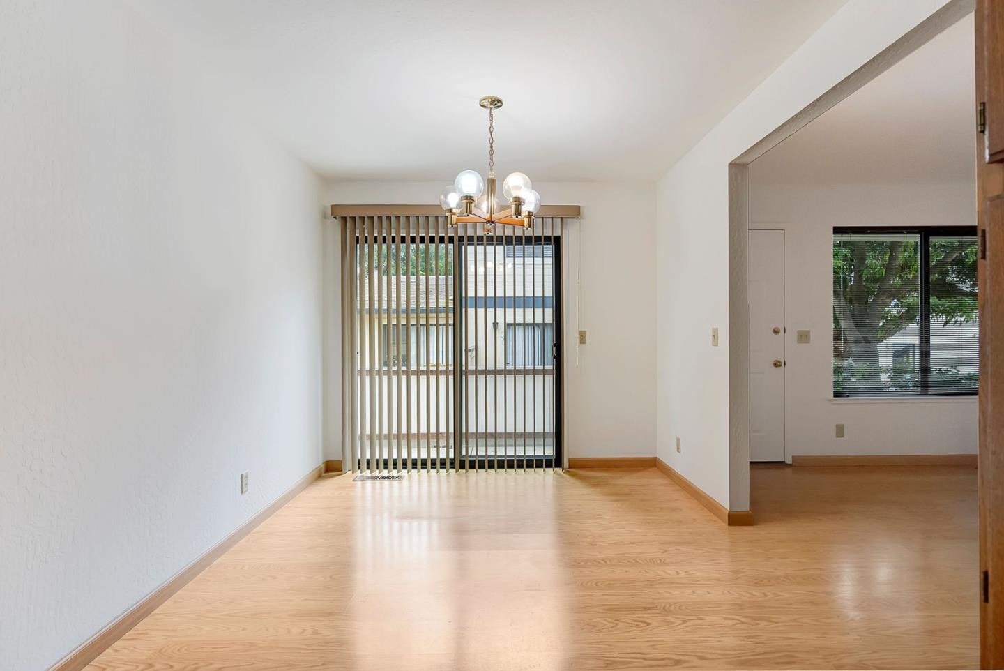 Detail Gallery Image 9 of 24 For 212-C Green Meadow Dr #C,  Watsonville,  CA 95076 - 3 Beds | 2/1 Baths