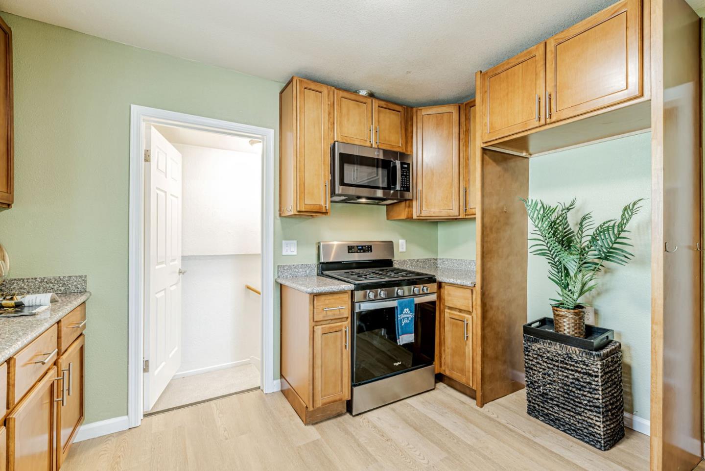 Detail Gallery Image 11 of 50 For 336 W 11th St, Pittsburg,  CA 94565 - 4 Beds | 2 Baths
