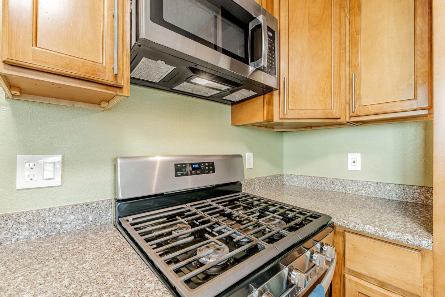 Detail Gallery Image 13 of 50 For 336 W 11th St, Pittsburg,  CA 94565 - 4 Beds | 2 Baths