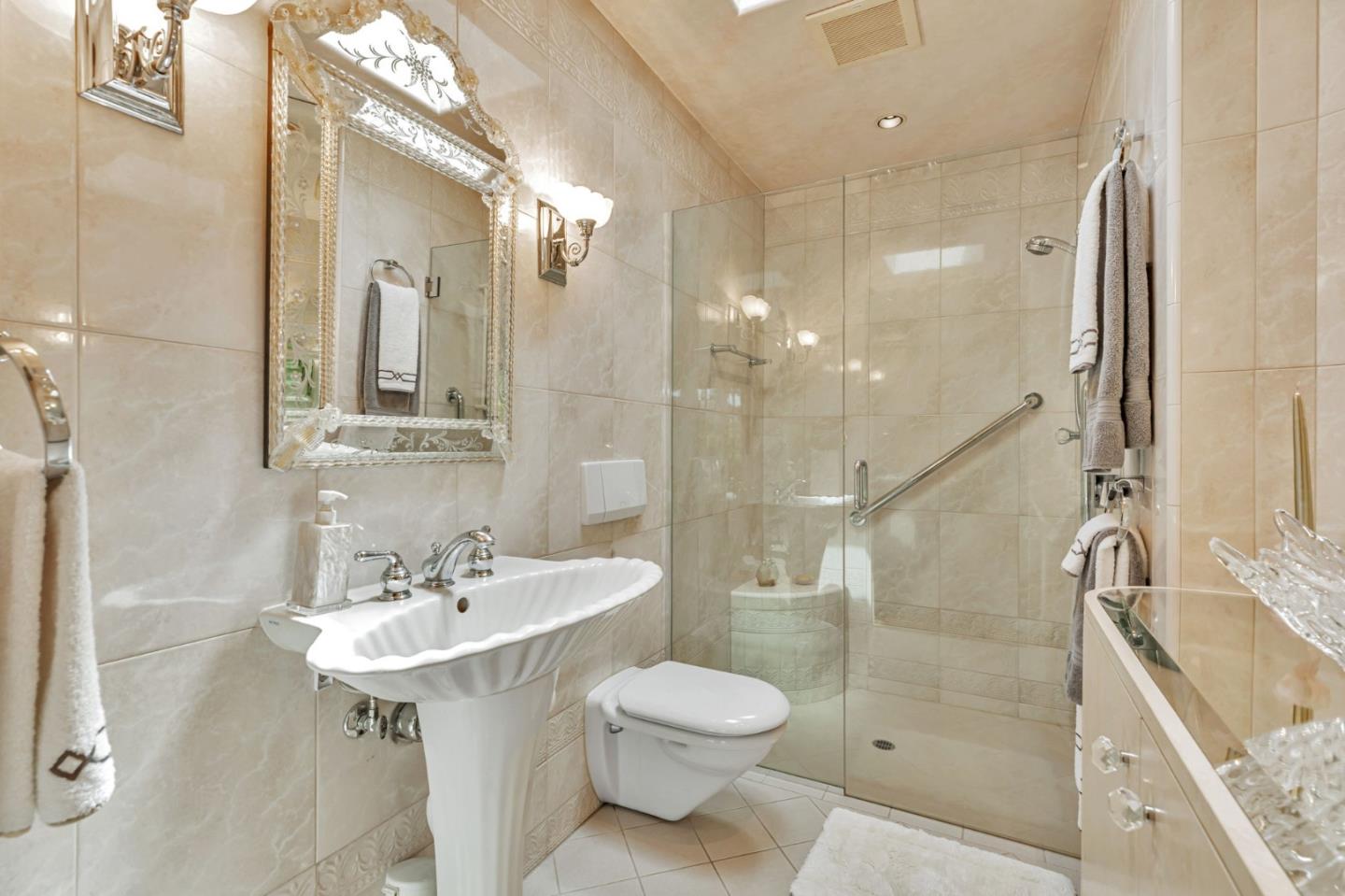 Detail Gallery Image 27 of 95 For 3231 Fieldcrest Dr, Sacramento,  CA 95821 - 3 Beds | 2/1 Baths