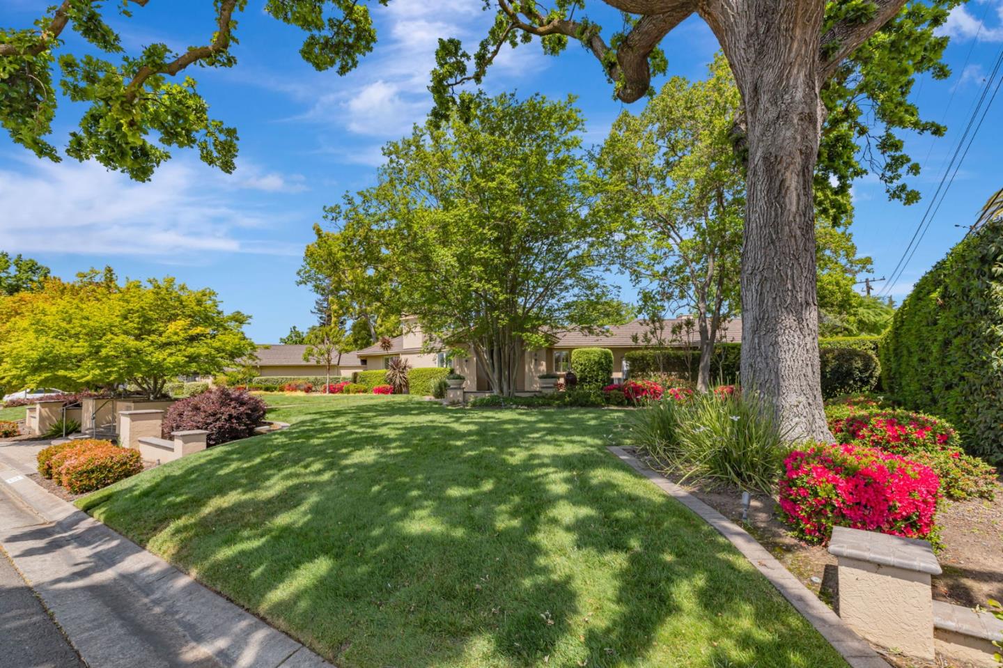 Detail Gallery Image 4 of 95 For 3231 Fieldcrest Dr, Sacramento,  CA 95821 - 3 Beds | 2/1 Baths