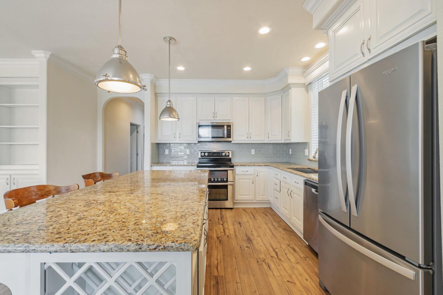 Detail Gallery Image 10 of 34 For 1050 Borregas #8,  Sunnyvale,  CA 94089 - 3 Beds | 3 Baths