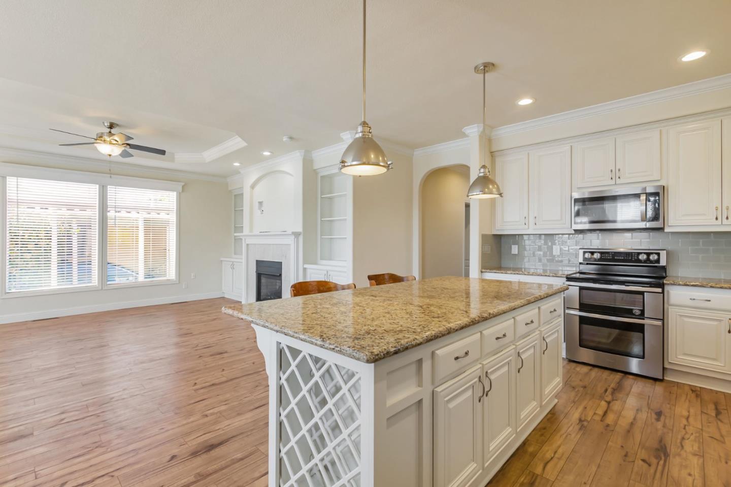 Detail Gallery Image 11 of 34 For 1050 Borregas #8,  Sunnyvale,  CA 94089 - 3 Beds | 3 Baths