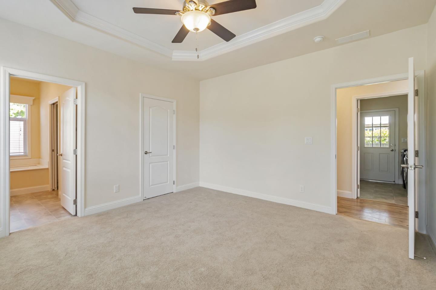 Detail Gallery Image 19 of 34 For 1050 Borregas #8,  Sunnyvale,  CA 94089 - 3 Beds | 3 Baths