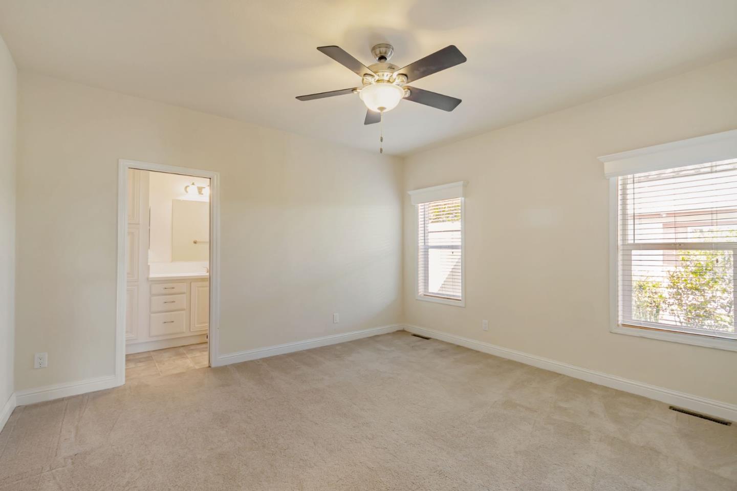 Detail Gallery Image 21 of 34 For 1050 Borregas #8,  Sunnyvale,  CA 94089 - 3 Beds | 3 Baths
