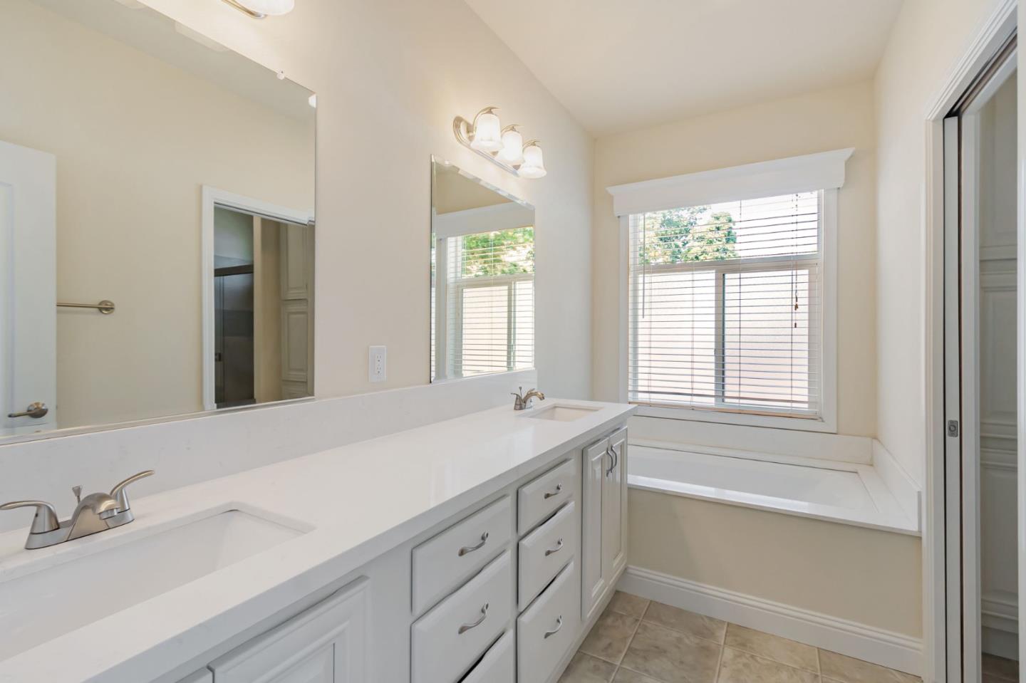 Detail Gallery Image 24 of 34 For 1050 Borregas #8,  Sunnyvale,  CA 94089 - 3 Beds | 3 Baths