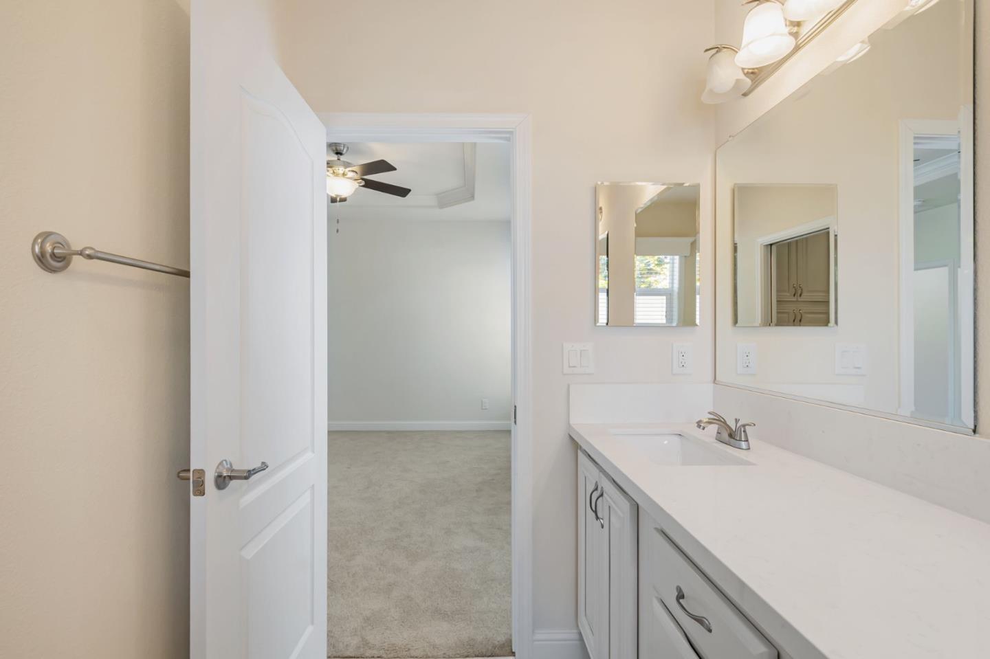 Detail Gallery Image 28 of 34 For 1050 Borregas #8,  Sunnyvale,  CA 94089 - 3 Beds | 3 Baths