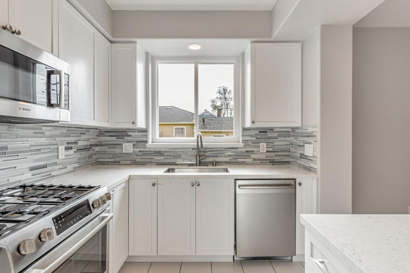 Detail Gallery Image 11 of 37 For 88 17th Ave #103,  San Mateo,  CA 94402 - 3 Beds | 2/1 Baths