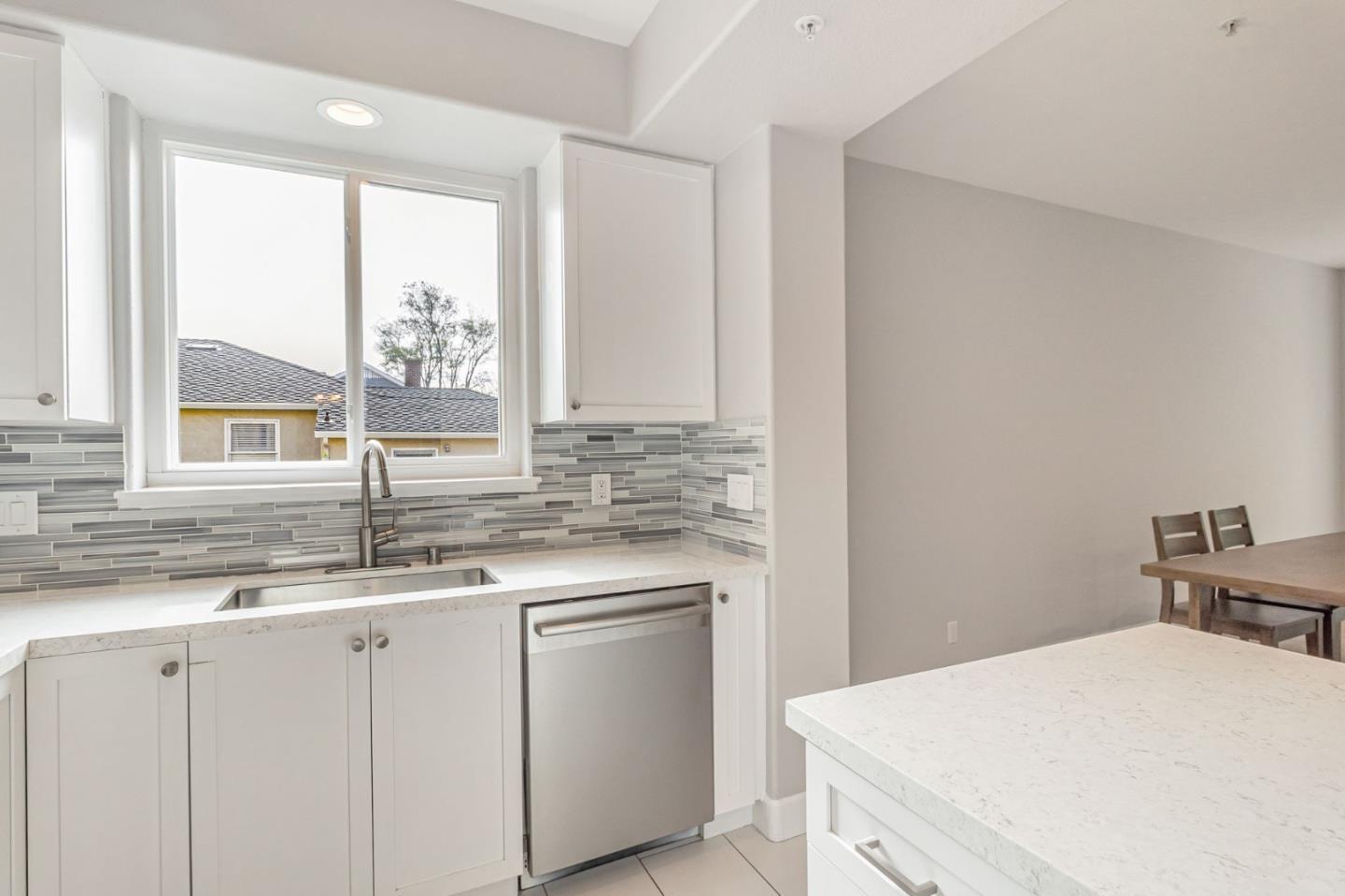Detail Gallery Image 12 of 37 For 88 17th Ave #103,  San Mateo,  CA 94402 - 3 Beds | 2/1 Baths