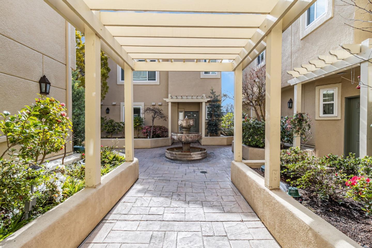 Detail Gallery Image 2 of 37 For 88 17th Ave #103,  San Mateo,  CA 94402 - 3 Beds | 2/1 Baths